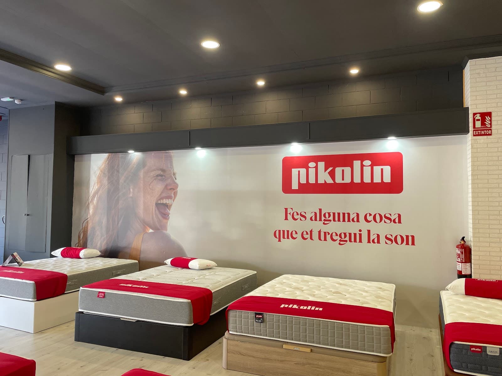 Interior de la tienda ColchonDirect en Blanes